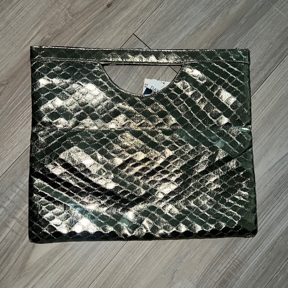 NEW Gold Metallic Detailed Fold Over Clutch - Picture 3 of 5